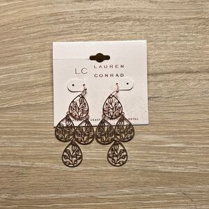 ✨NWT✨ Lauren Conrad Leaf Drop Earrings